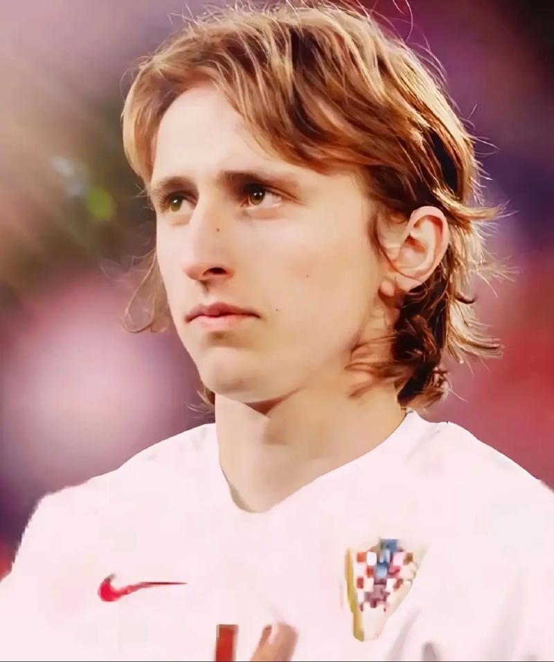 情绪不佳，吉拉西在下半场被换下时拒绝与主教练科瓦奇握手