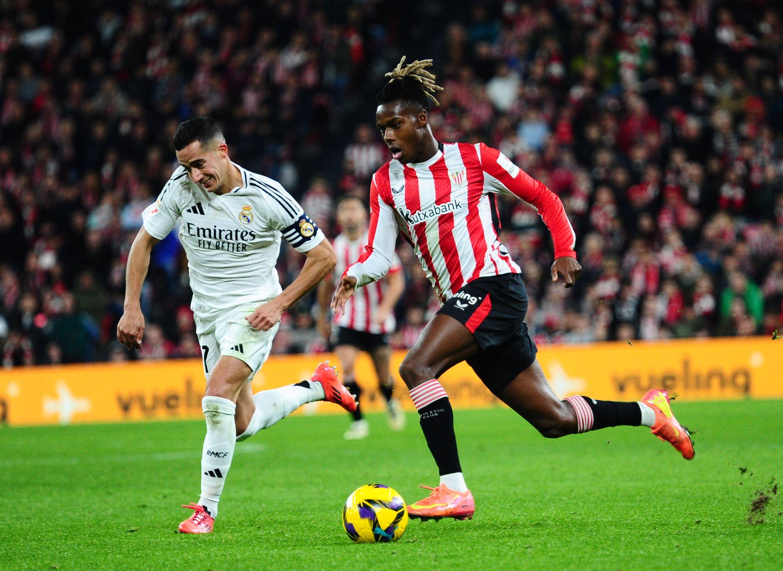 成绩斐然，加斯佩里尼被罗马球迷描绘成魔法师形象画在墙上