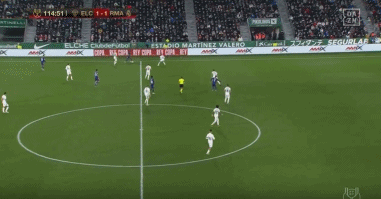 他是申花最被低估的球员，为俱乐部宁愿枯坐板凳，今年只出场一次